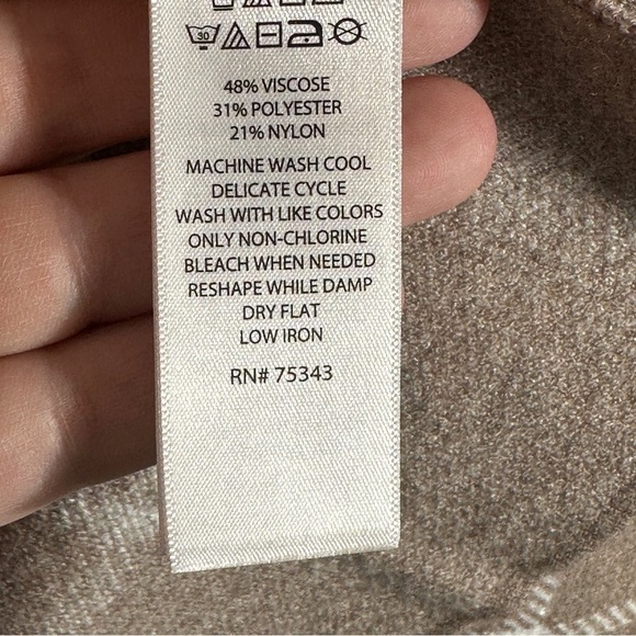 Jones New York taupe/cream size medium wrap/jacket/sweater, cozy, soft, warm - Picture 9 of 12